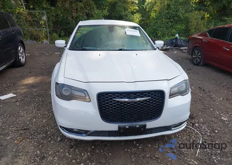 2019 Chrysler 300 S z USA, uszkodzony, nr VIN 2C3CCAGG6KH610811